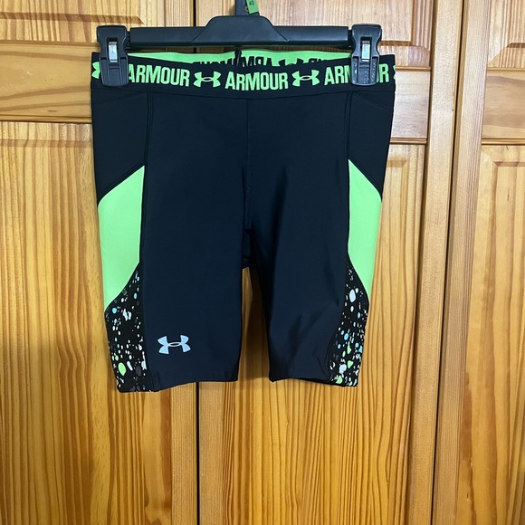 Under Armour Women’s size small compression sliding shorts - Picture 3 of 4